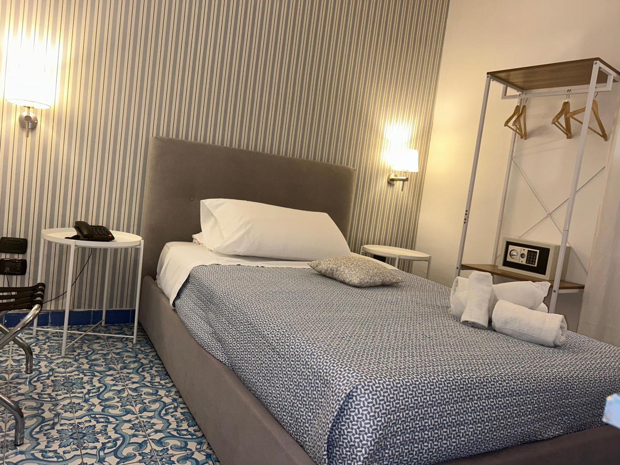 Hotel Palma Castellammare di Stabia Extérieur photo
